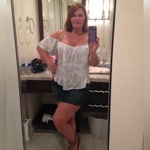 ISO Charlotte Russe Strappy Back Cold Shoulder Flutter Top Blue & White Paisley